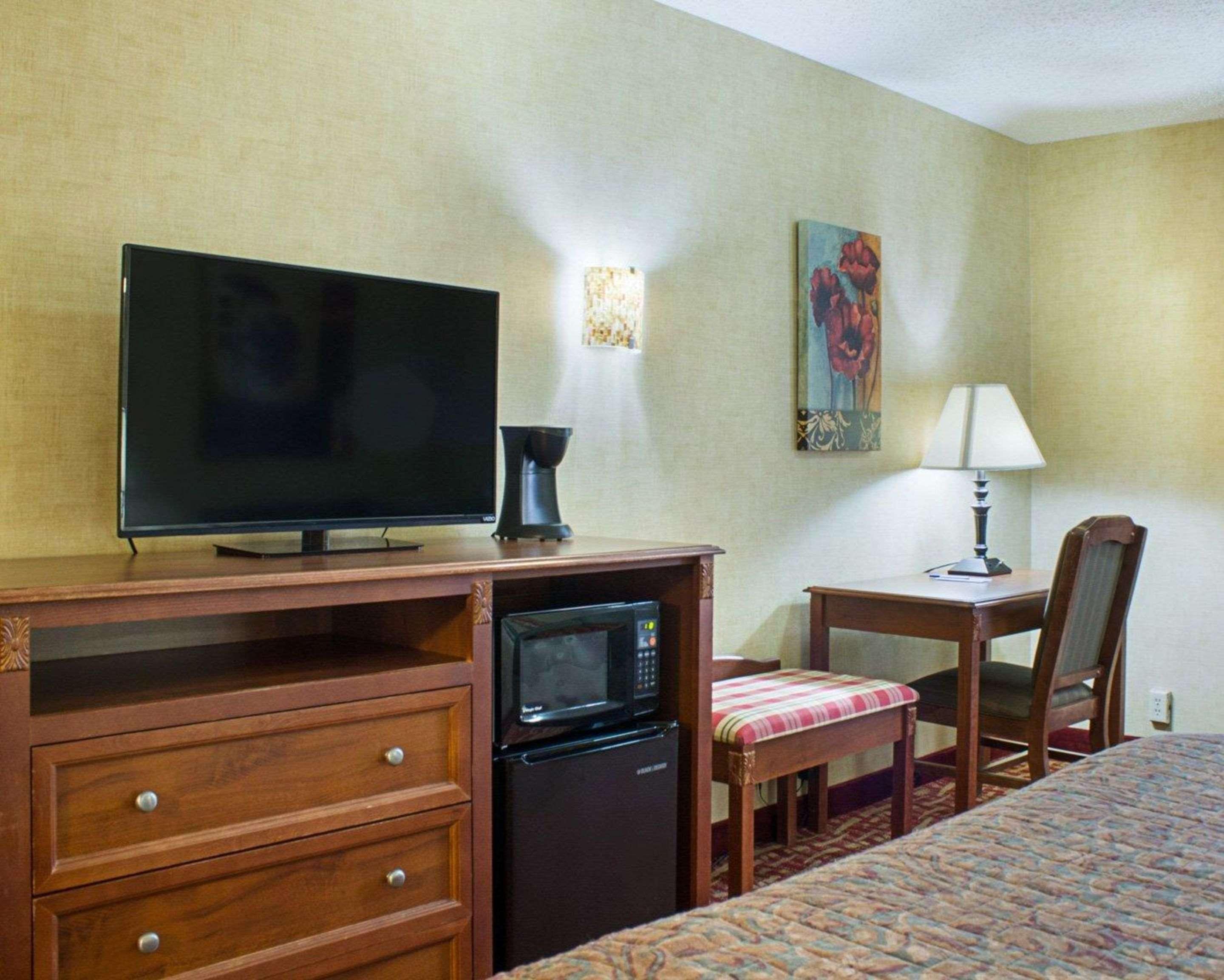 Rodeway Inn Columbia Mall Loop Grand Forks Exteriör bild