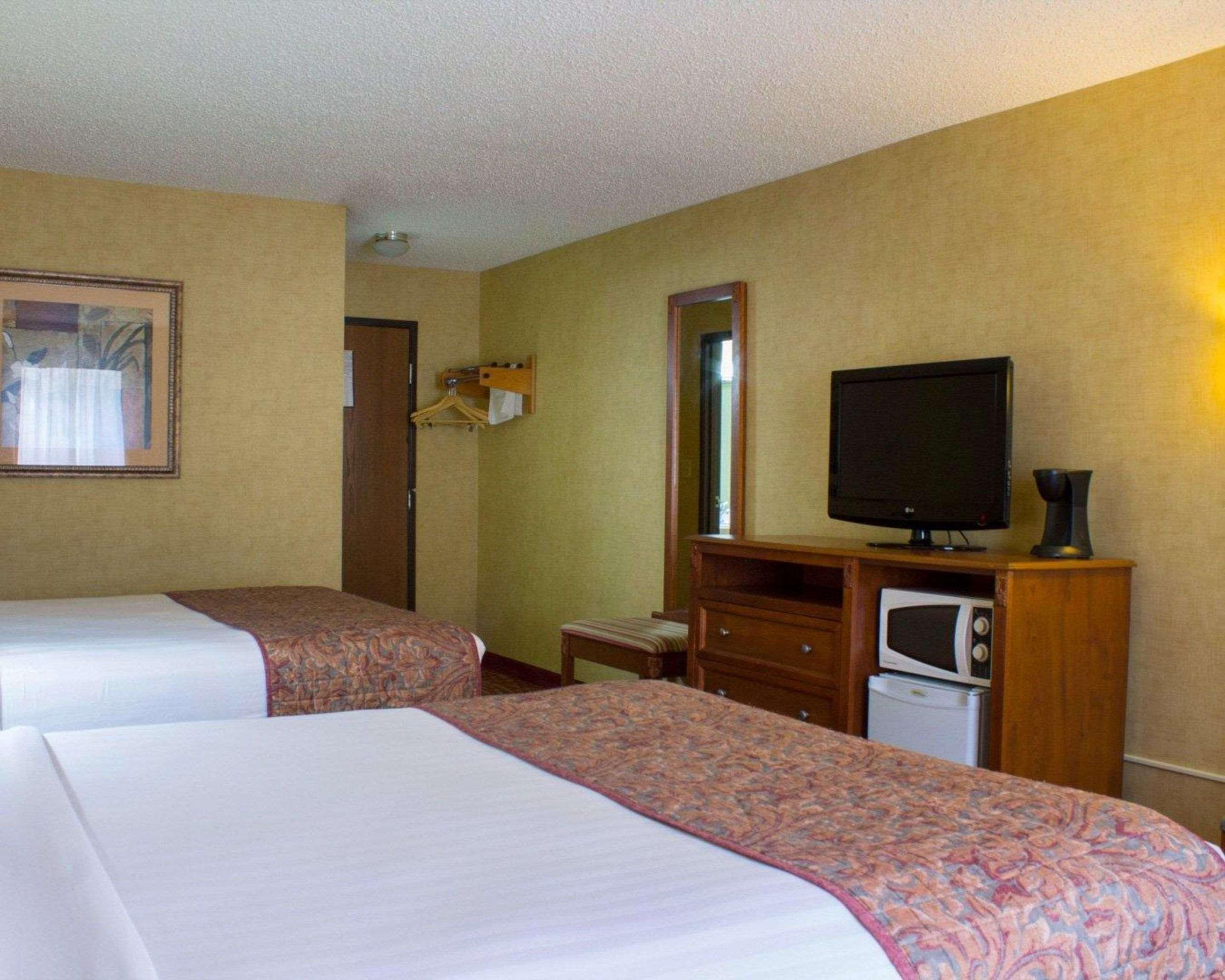 Rodeway Inn Columbia Mall Loop Grand Forks Exteriör bild