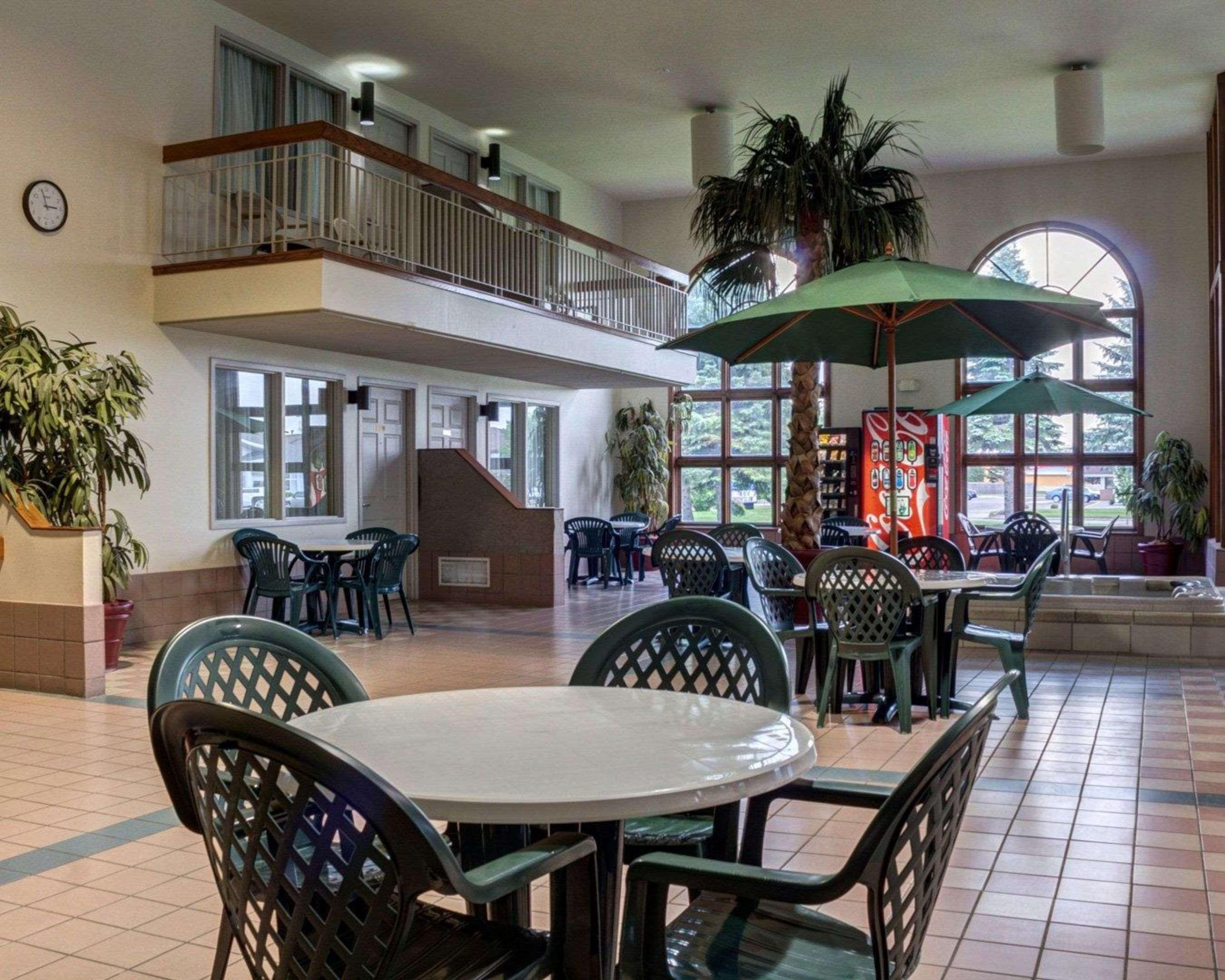 Rodeway Inn Columbia Mall Loop Grand Forks Exteriör bild