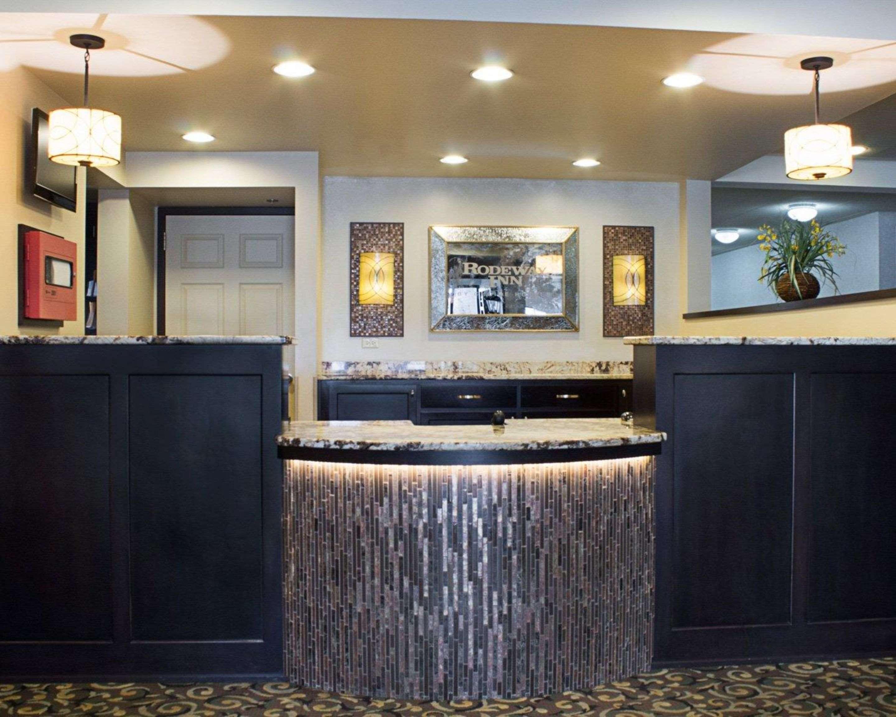 Rodeway Inn Columbia Mall Loop Grand Forks Exteriör bild