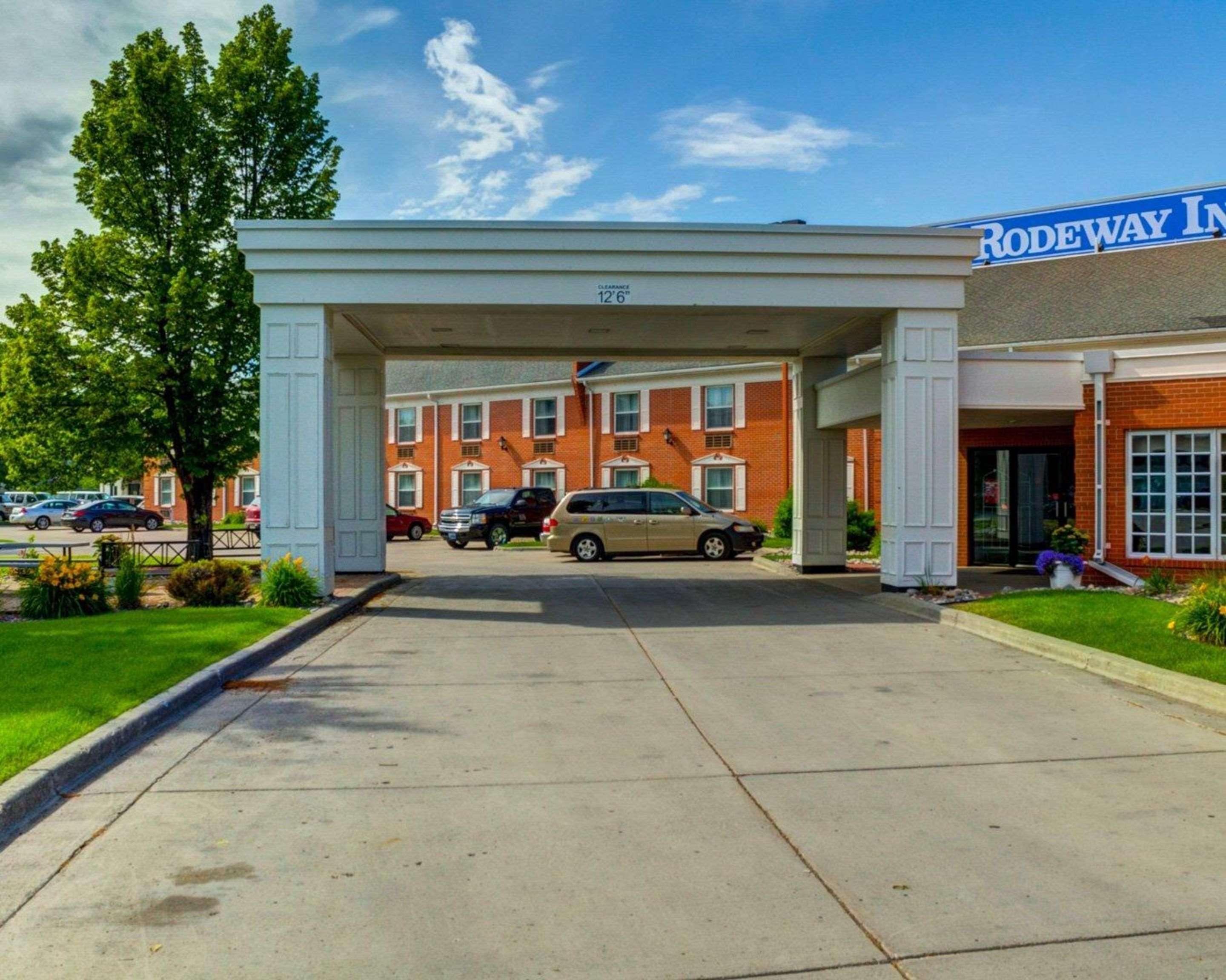 Rodeway Inn Columbia Mall Loop Grand Forks Exteriör bild