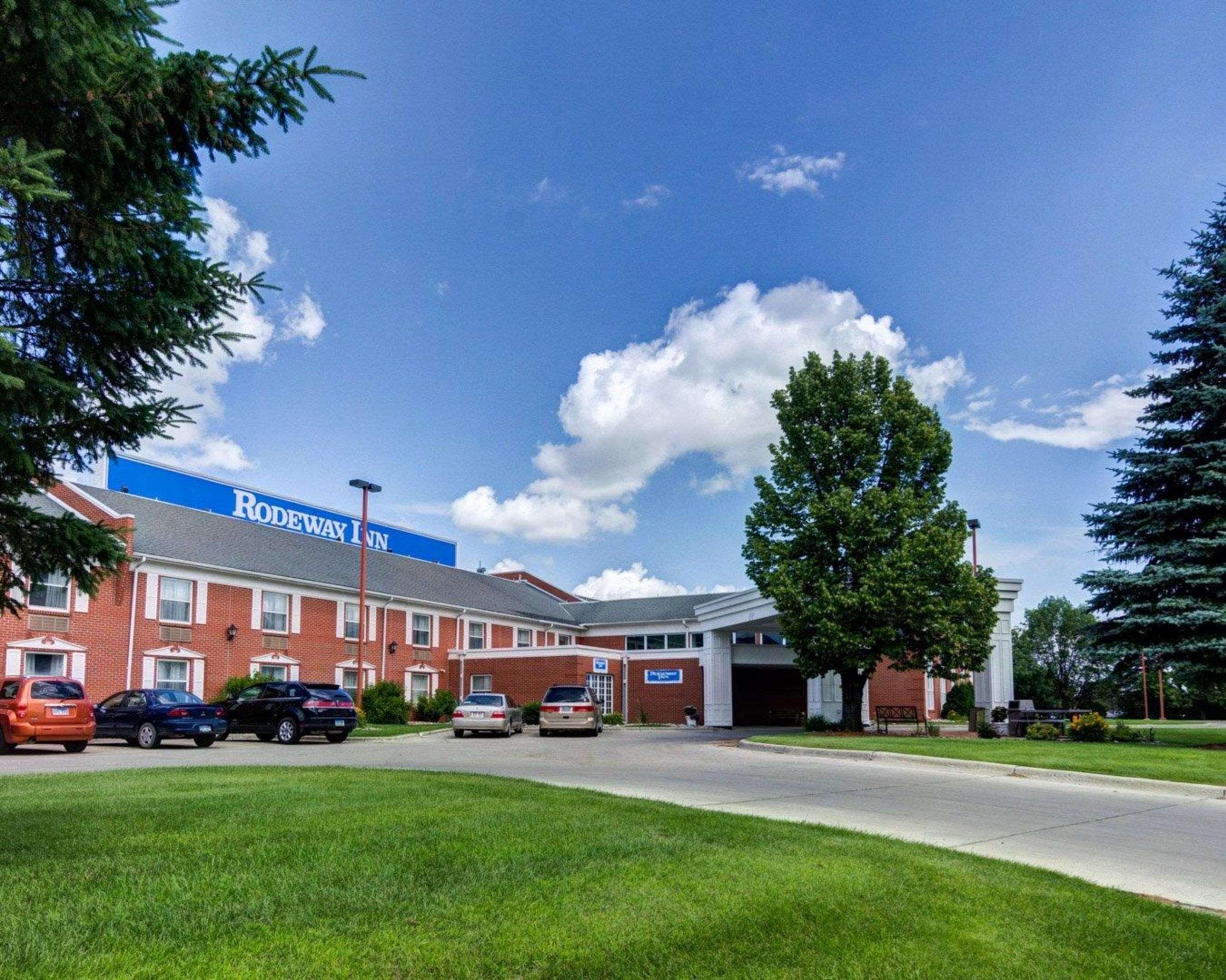 Rodeway Inn Columbia Mall Loop Grand Forks Exteriör bild