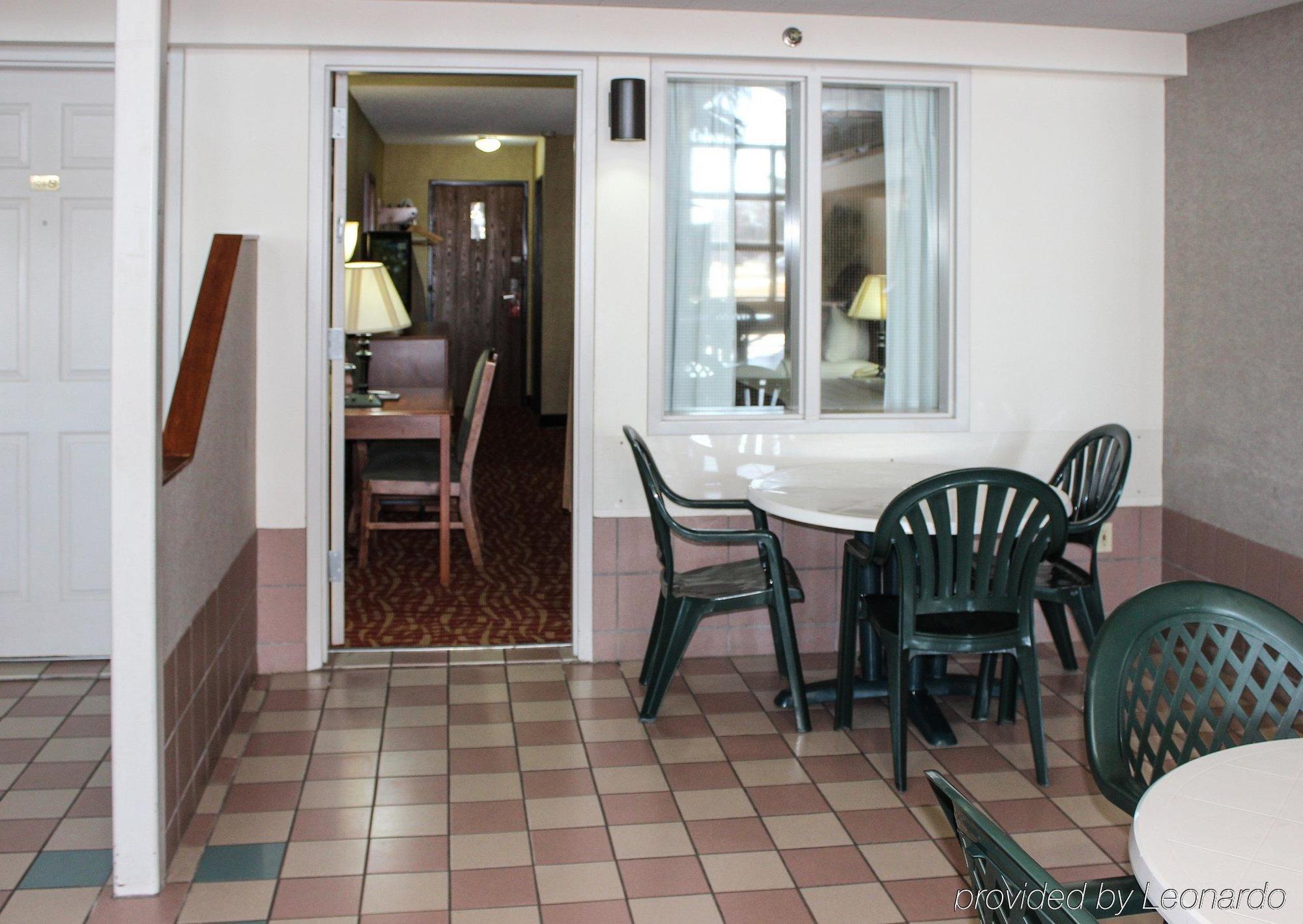 Rodeway Inn Columbia Mall Loop Grand Forks Exteriör bild
