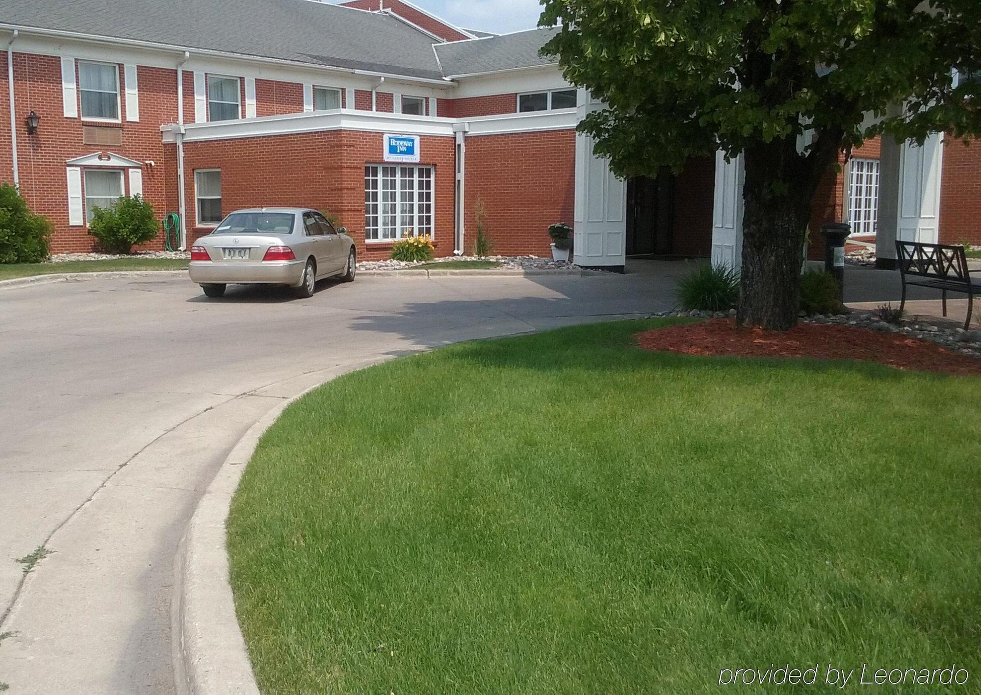 Rodeway Inn Columbia Mall Loop Grand Forks Exteriör bild